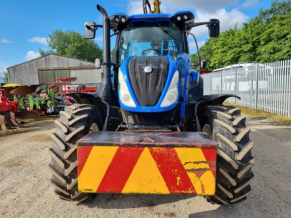 Chris Atkin & Son Ltd - New Holland T6.155